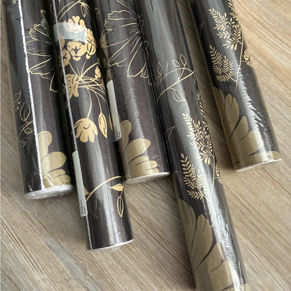 Vintage floral black & gold wallpaper